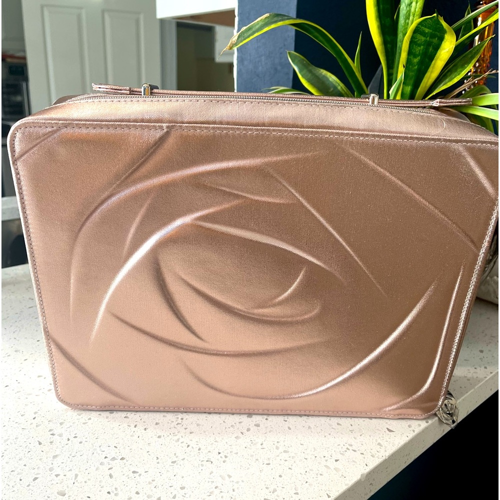 LANCÔME MSKE UP BAG IN ROSE GOLD